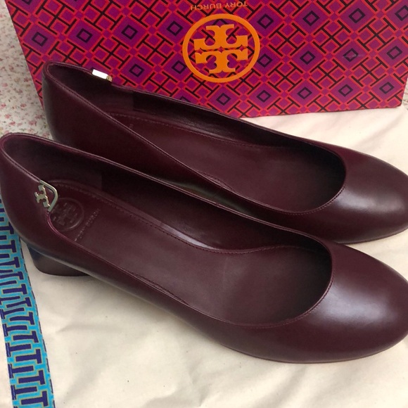 Tory Bruch Elizabeth Round Toe Pumps - Picture 2 of 8